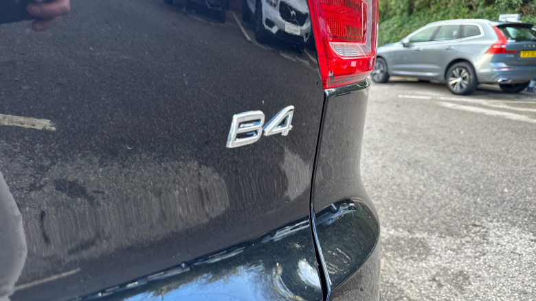 Volvo XC40 2.0 B4P Plus Dark 5dr Auto Petrol Estate